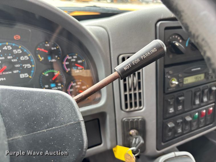 image for item FC5818 2005 International 7400 dump truck