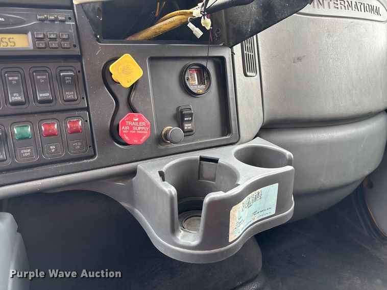 image for item FC5818 2005 International 7400 dump truck