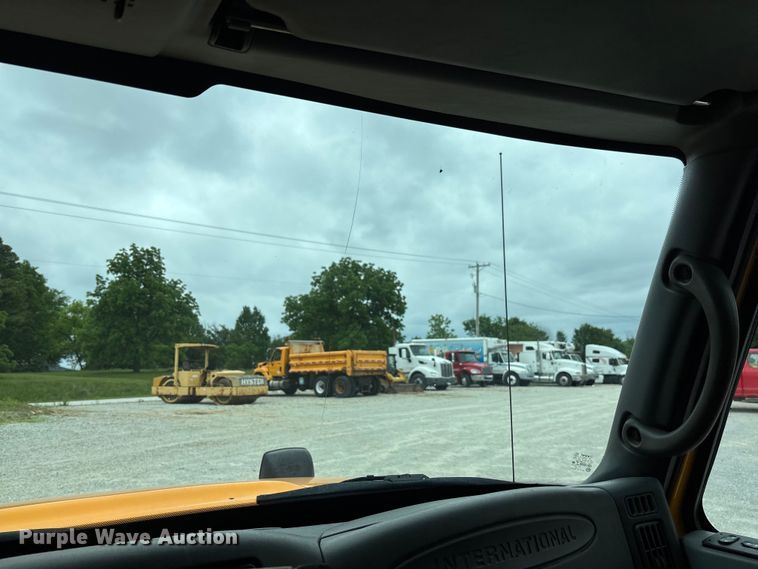 image for item FC5818 2005 International 7400 dump truck