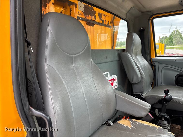 image for item FC5818 2005 International 7400 dump truck