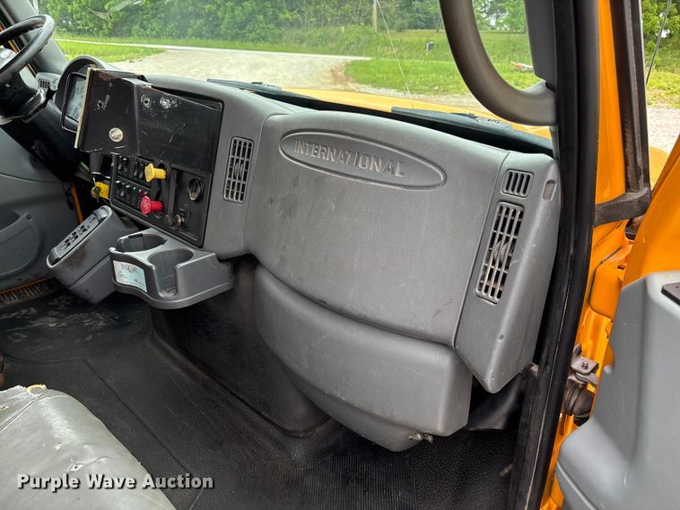 image for item FC5818 2005 International 7400 dump truck