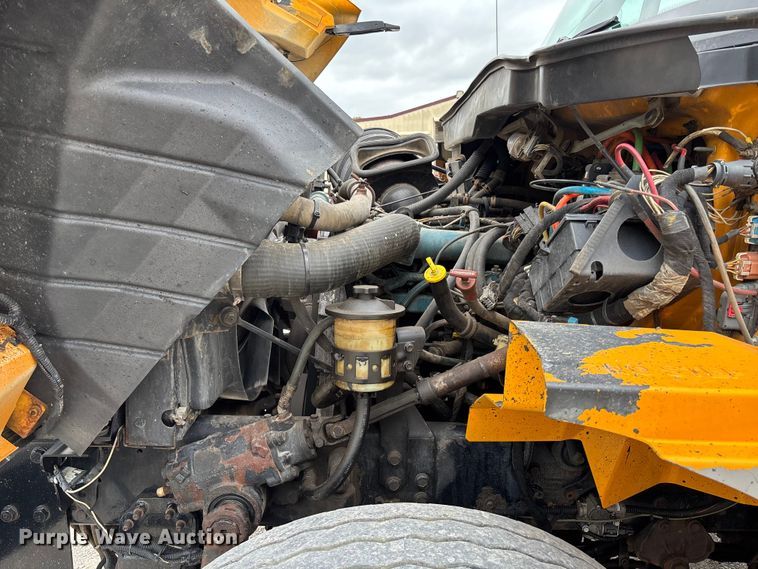 image for item FC5818 2005 International 7400 dump truck