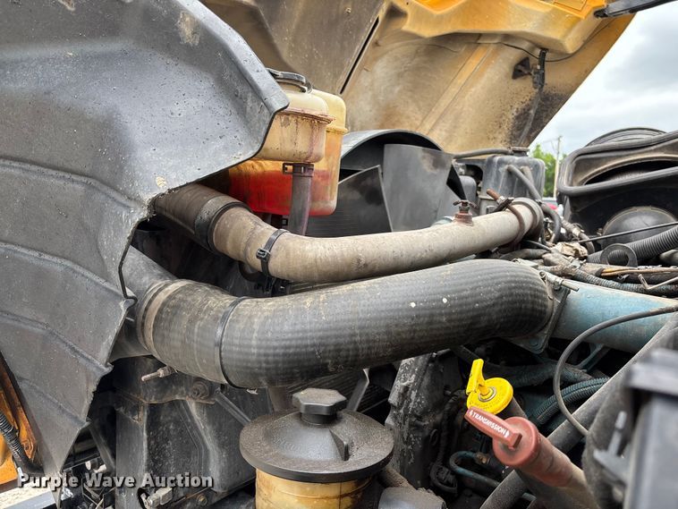image for item FC5818 2005 International 7400 dump truck