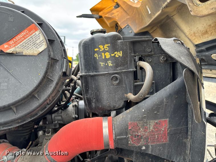image for item FC5818 2005 International 7400 dump truck