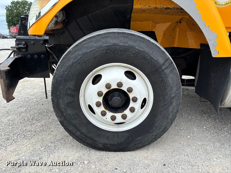 image for item FC5818 2005 International 7400 dump truck