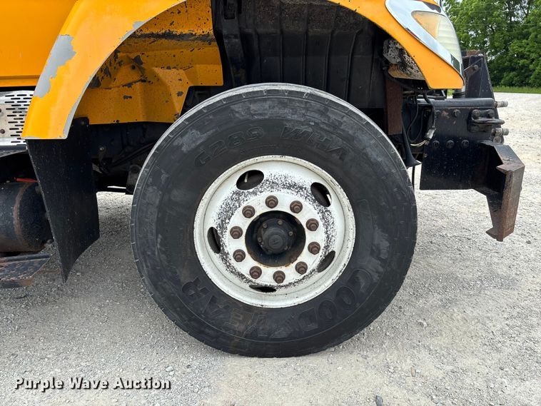 image for item FC5818 2005 International 7400 dump truck