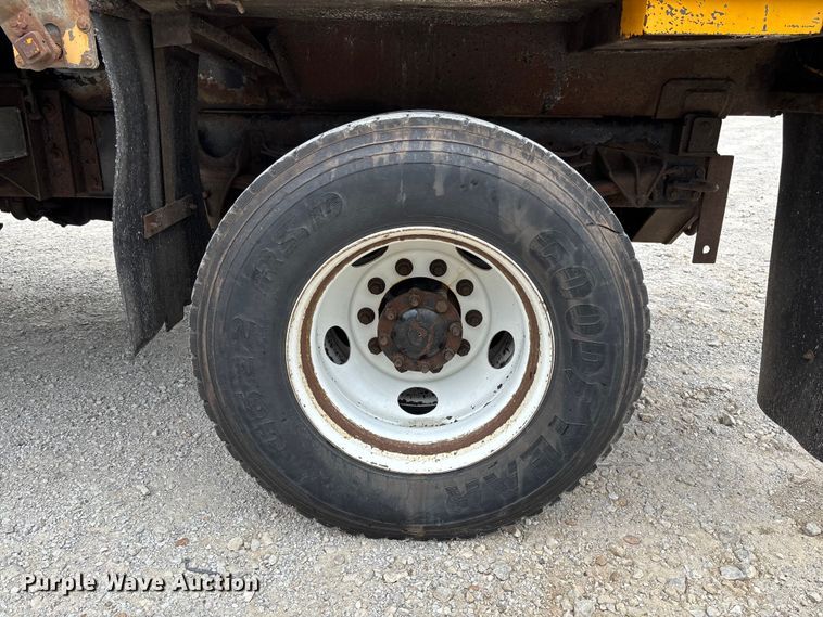 image for item FC5818 2005 International 7400 dump truck