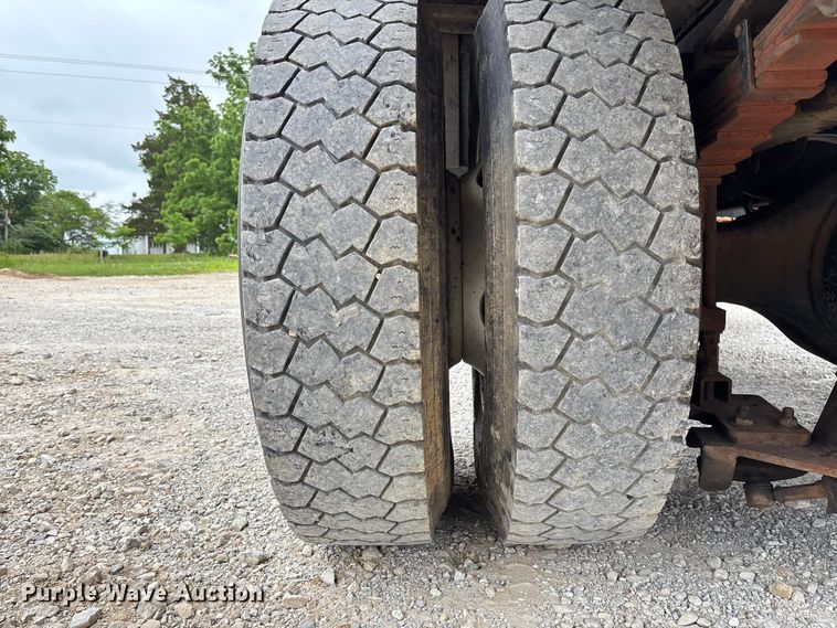 image for item FC5818 2005 International 7400 dump truck