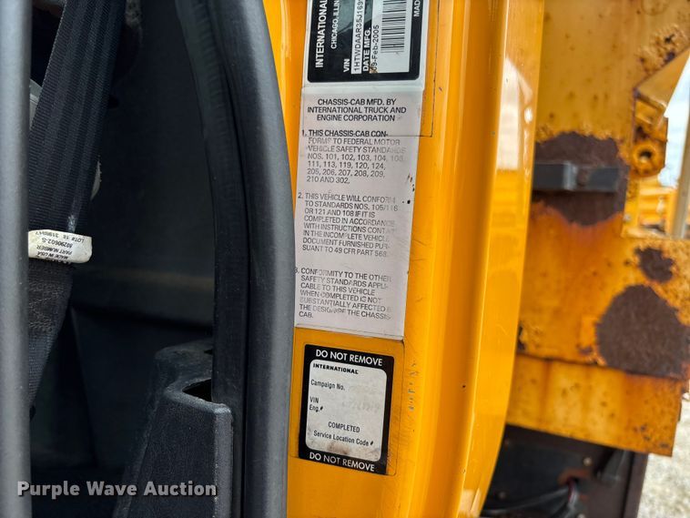 image for item FC5818 2005 International 7400 dump truck