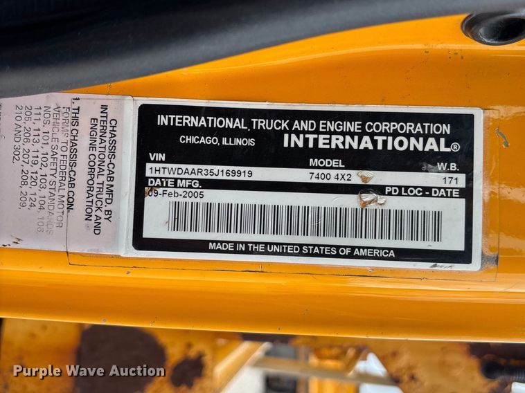 image for item FC5818 2005 International 7400 dump truck