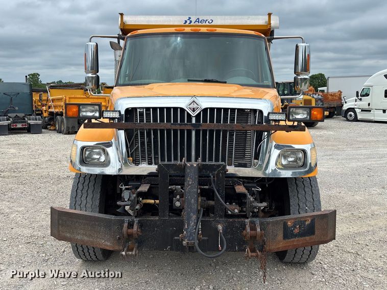 image for item FC5819 2005 International 7400 dump truck