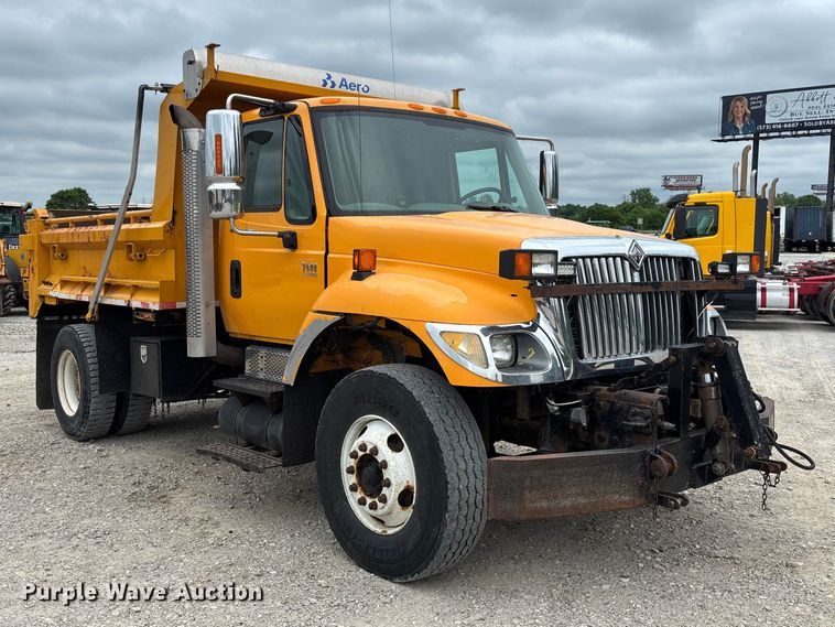 image for item FC5819 2005 International 7400 dump truck