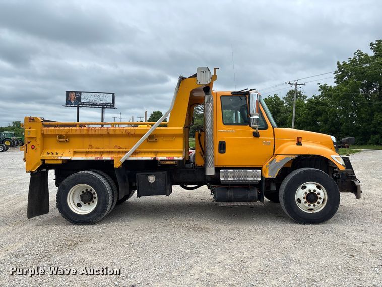 image for item FC5819 2005 International 7400 dump truck