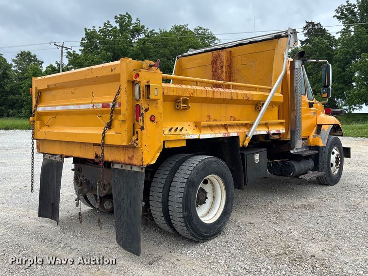 image for item FC5819 2005 International 7400 dump truck