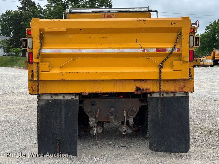 image for item FC5819 2005 International 7400 dump truck
