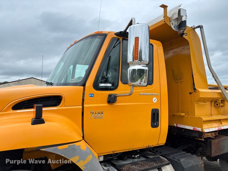 image for item FC5819 2005 International 7400 dump truck