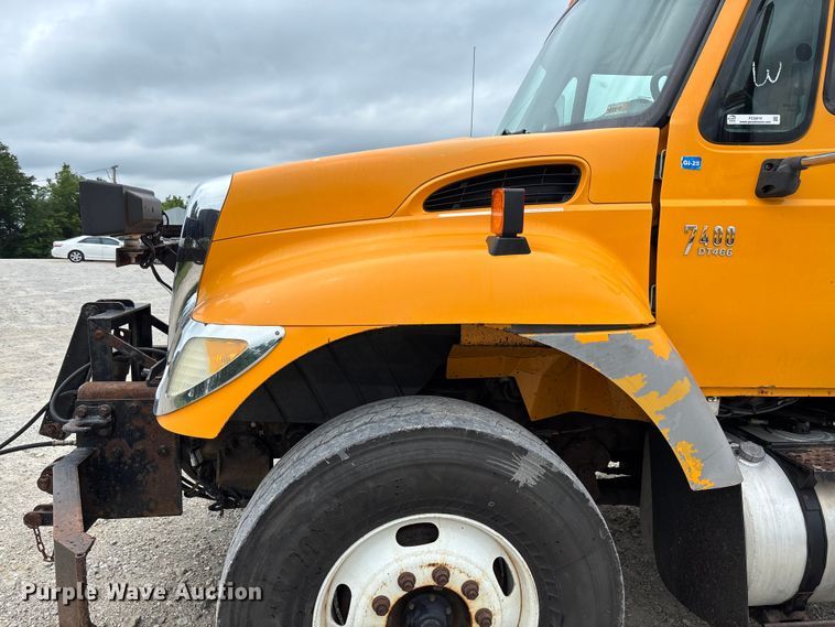 image for item FC5819 2005 International 7400 dump truck