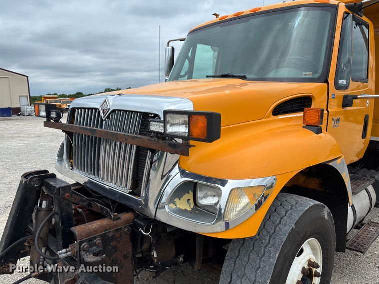 image for item FC5819 2005 International 7400 dump truck
