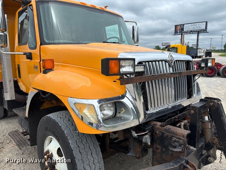 image for item FC5819 2005 International 7400 dump truck