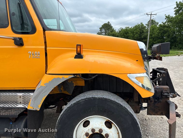 image for item FC5819 2005 International 7400 dump truck