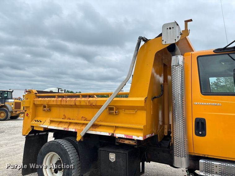 image for item FC5819 2005 International 7400 dump truck