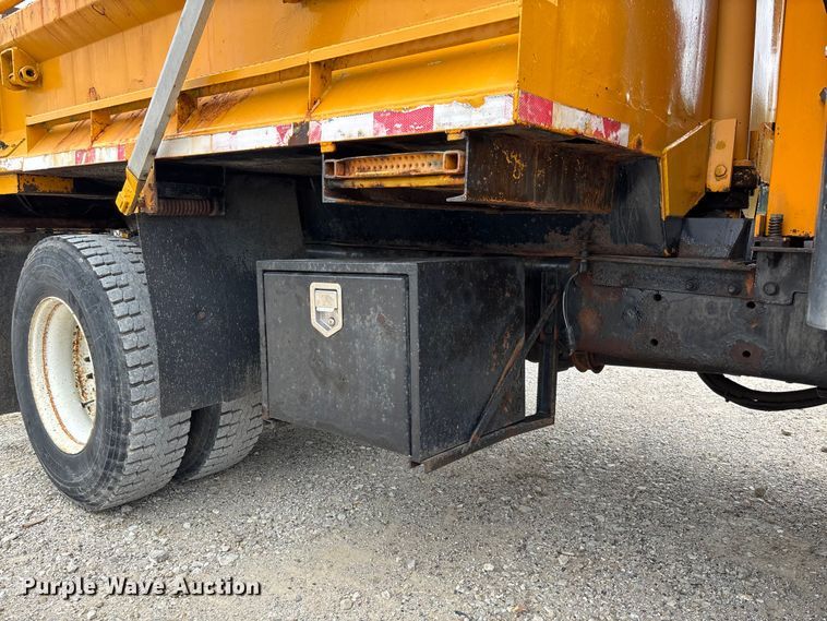 image for item FC5819 2005 International 7400 dump truck