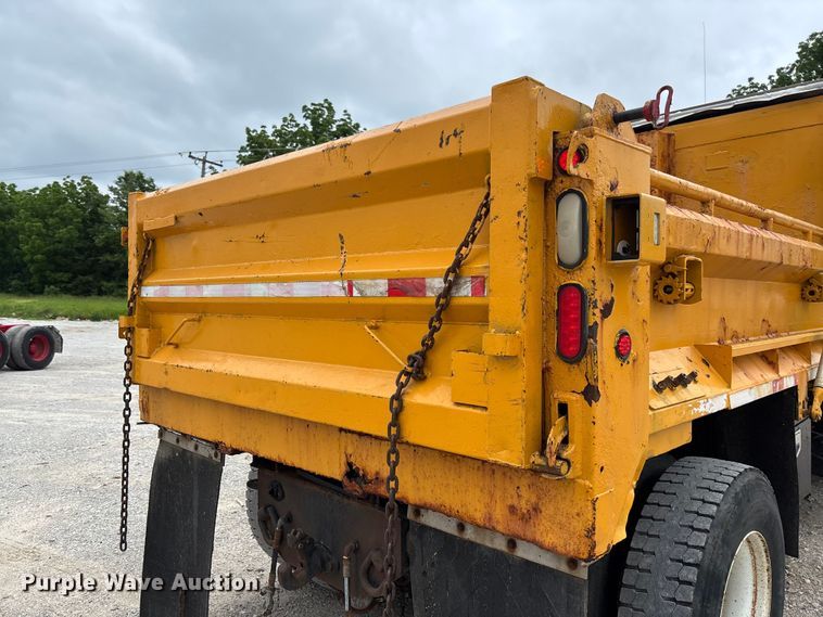 image for item FC5819 2005 International 7400 dump truck