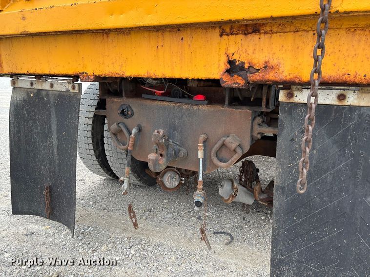 image for item FC5819 2005 International 7400 dump truck