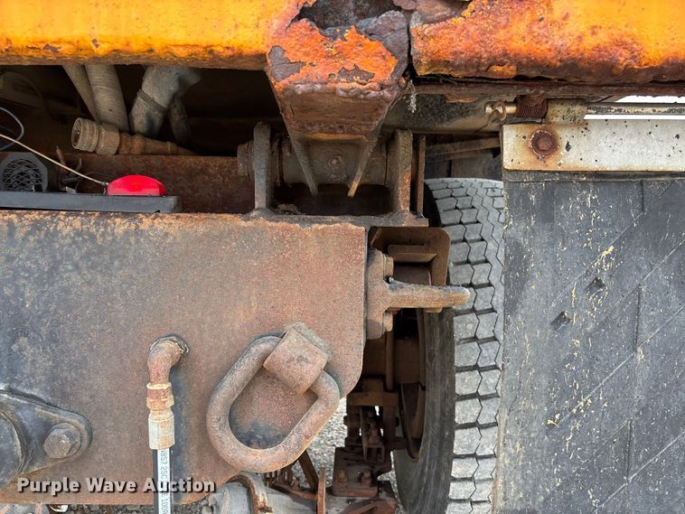 image for item FC5819 2005 International 7400 dump truck