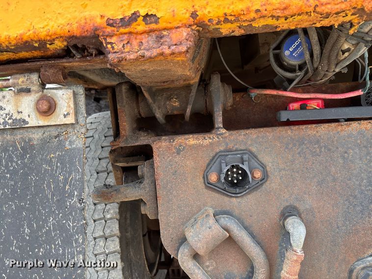 image for item FC5819 2005 International 7400 dump truck