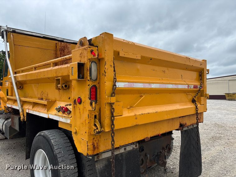 image for item FC5819 2005 International 7400 dump truck