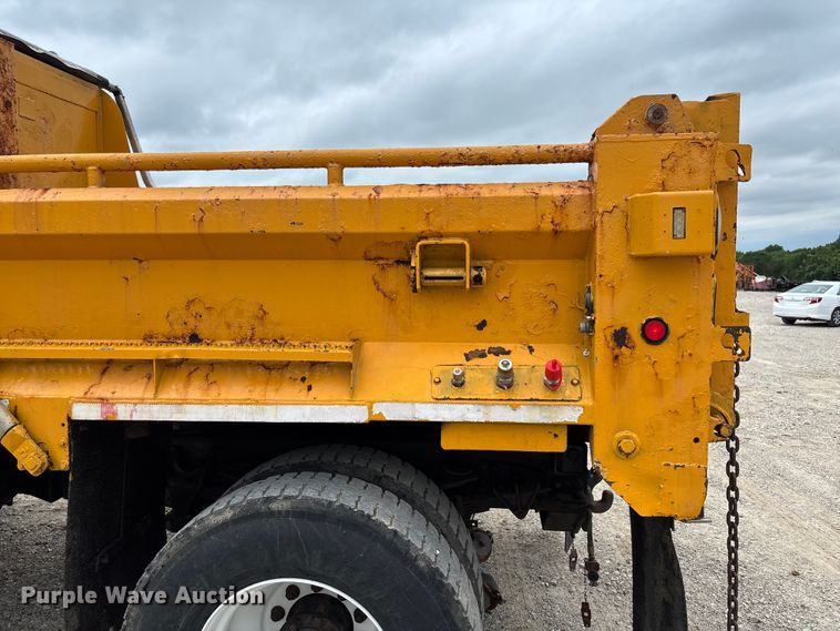 image for item FC5819 2005 International 7400 dump truck
