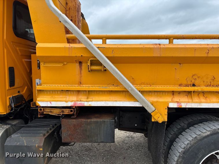 image for item FC5819 2005 International 7400 dump truck