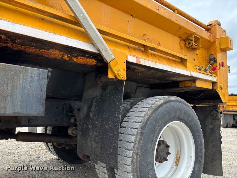 image for item FC5819 2005 International 7400 dump truck