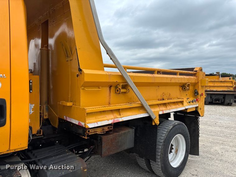 image for item FC5819 2005 International 7400 dump truck
