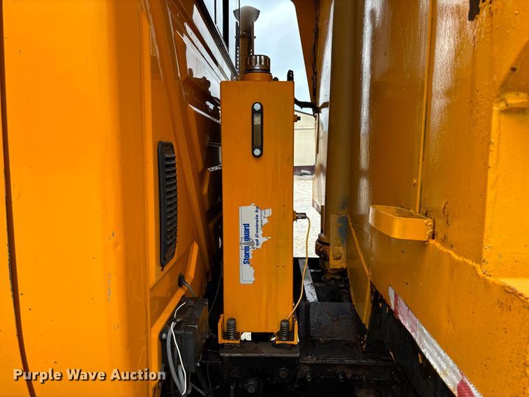 image for item FC5819 2005 International 7400 dump truck
