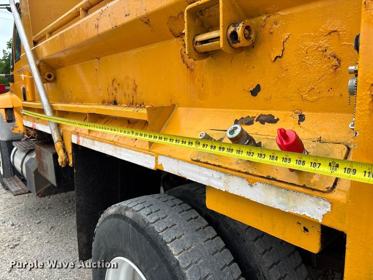 image for item FC5819 2005 International 7400 dump truck