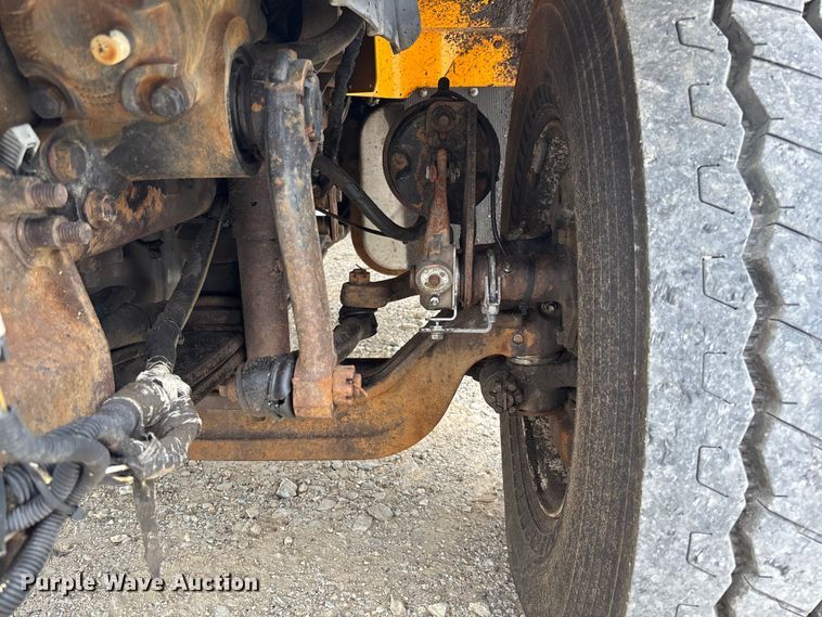 image for item FC5819 2005 International 7400 dump truck