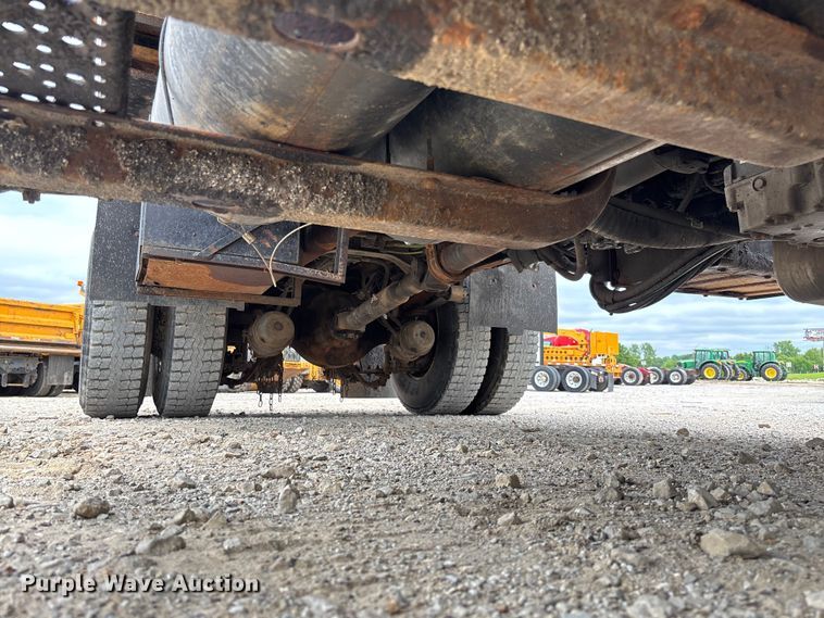 image for item FC5819 2005 International 7400 dump truck