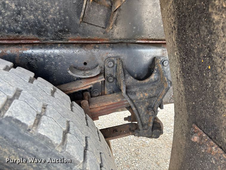 image for item FC5819 2005 International 7400 dump truck
