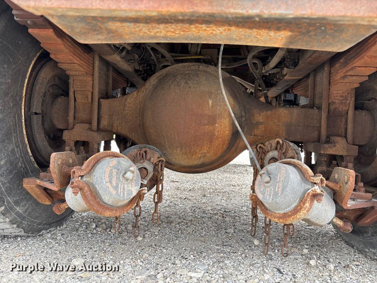 image for item FC5819 2005 International 7400 dump truck
