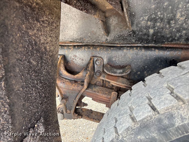 image for item FC5819 2005 International 7400 dump truck