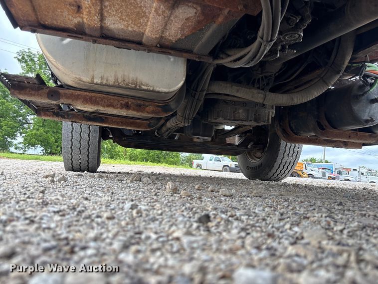 image for item FC5819 2005 International 7400 dump truck