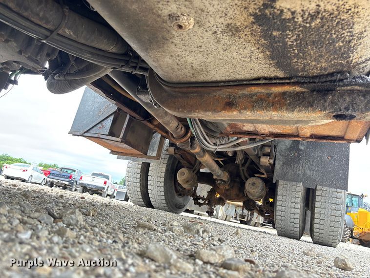 image for item FC5819 2005 International 7400 dump truck