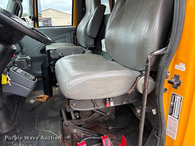 image for item FC5819 2005 International 7400 dump truck