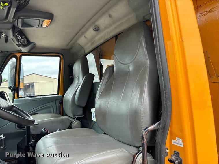 image for item FC5819 2005 International 7400 dump truck