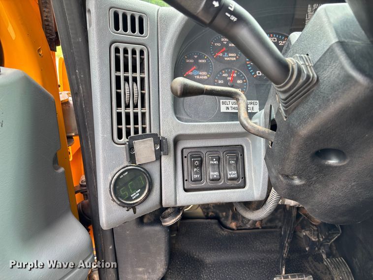 image for item FC5819 2005 International 7400 dump truck