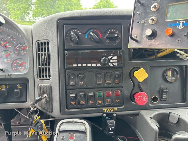 image for item FC5819 2005 International 7400 dump truck