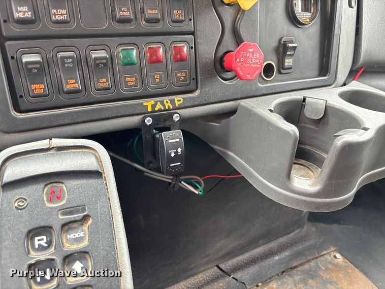 image for item FC5819 2005 International 7400 dump truck