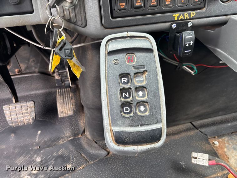 image for item FC5819 2005 International 7400 dump truck